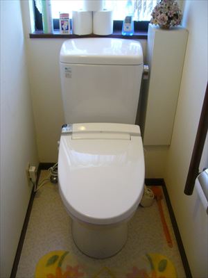 LIXILの一体型トイレ・アステオにお取替え! LIXILの一体型トイレ・アステオにお取替え!